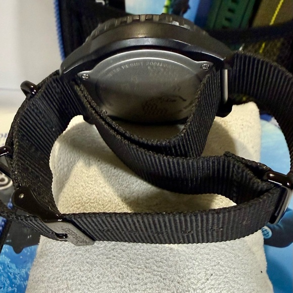 DEEP BLUE Day/Night PC Date Diver Mens Sport Watch. - Picture 5 of 8